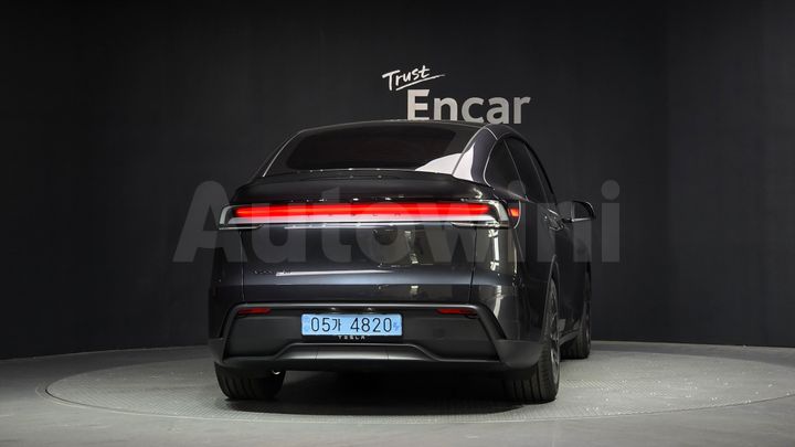Tesla Model Y 2026 — 4