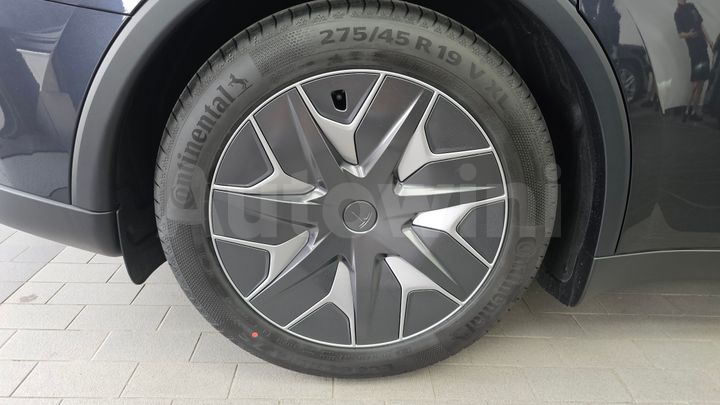 Tesla Model Y 2026 — 5