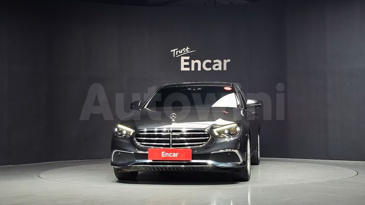 Mercedes-Benz E Class 2023 — 3