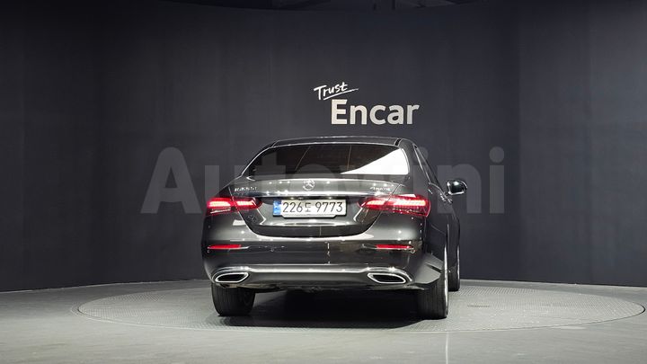 Mercedes-Benz E Class 2023 — 4