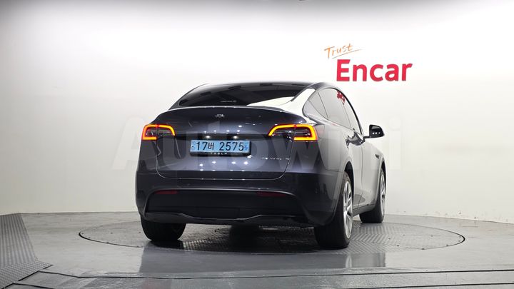 Tesla Model Y 2022 — 4