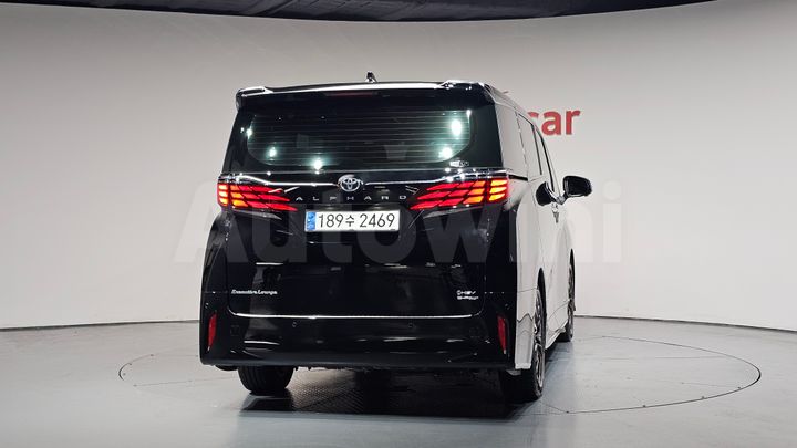 Toyota Alphard 2024 — 3