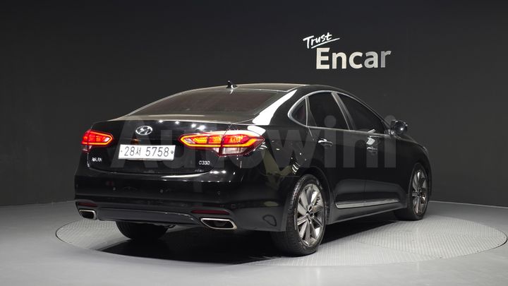 Hyundai Aslan 2015 — 2