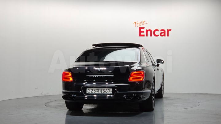 Bentley Flying Spur 2023 — 4
