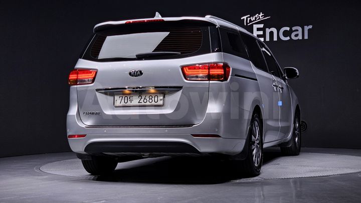 Kia Carnival 2017 — 2