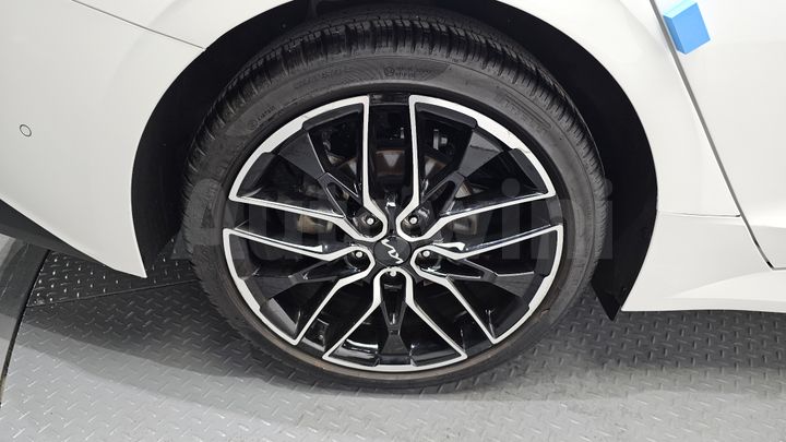 Kia K5 2023 — 5