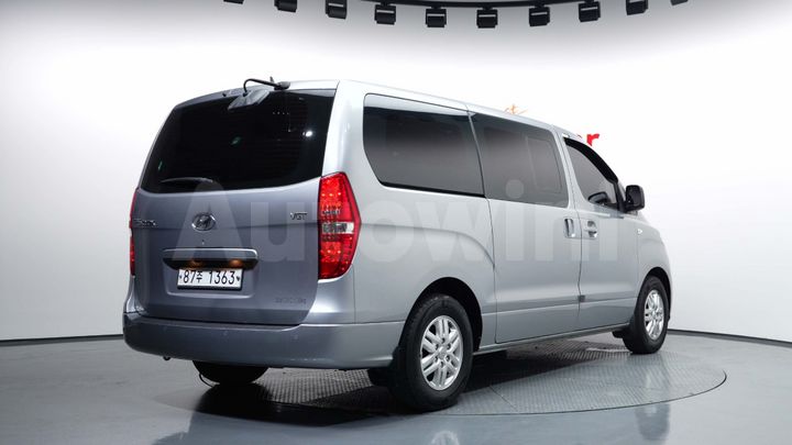 Hyundai Starex 2018 — 2