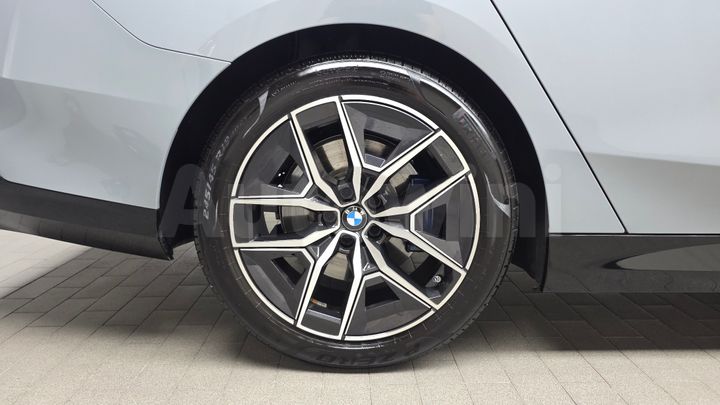 BMW 5 Series 2025 — 5