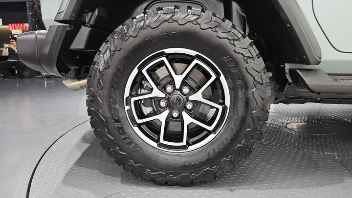 Jeep Wrangler 2024 — 4