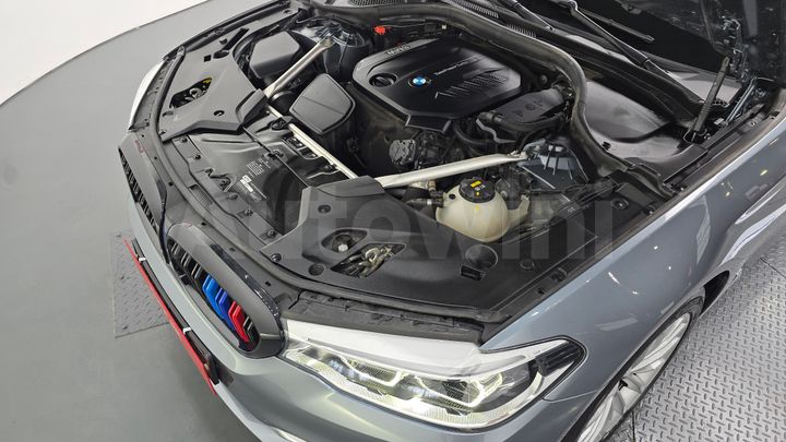 BMW 5 Series 2019 — 5