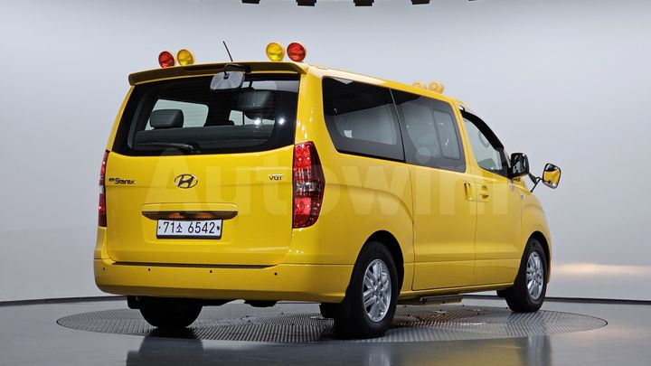 Hyundai Starex 2017 — 2