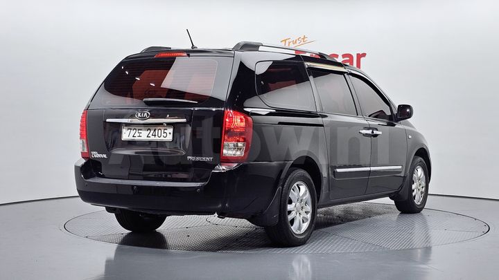 Kia Carnival 2009 — 2