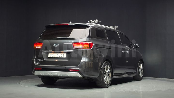 Kia Carnival 2018 — 2