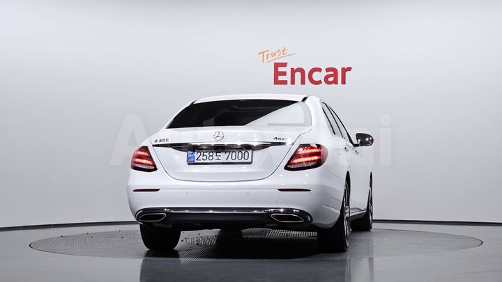 Mercedes-Benz E Class 2017 — 4
