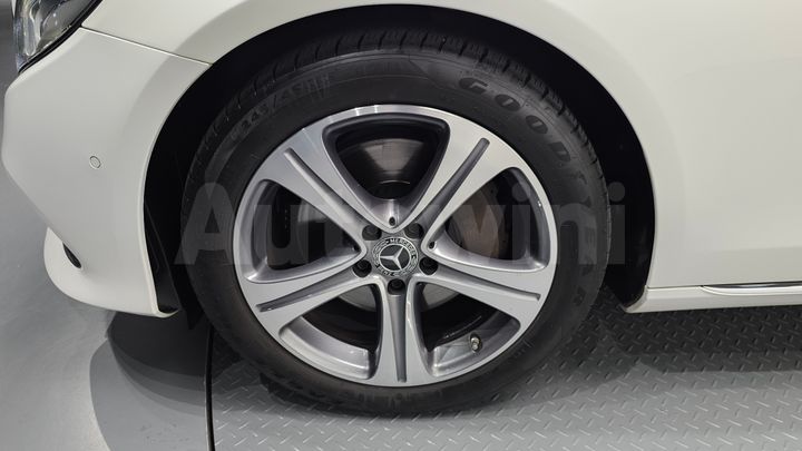 Mercedes-Benz E Class 2017 — 5