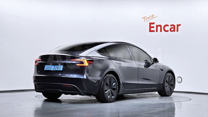 Tesla Model 3 2024 — 2