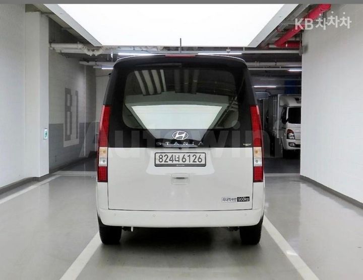 Hyundai Staria 2025 — 3