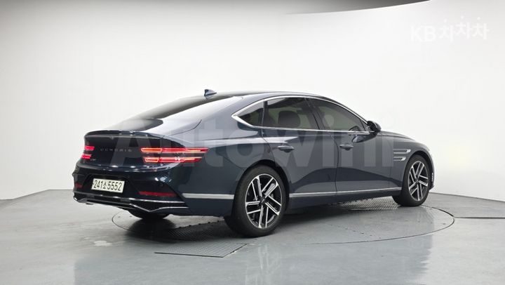 Genesis G80 2025 — 2