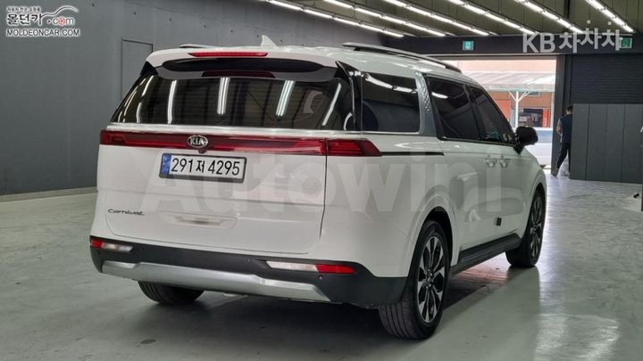 Kia Carnival 2021 KNANC81BBMS083440 — 2