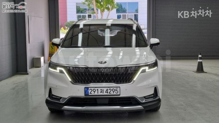 Kia Carnival 2021 KNANC81BBMS083440 — 3