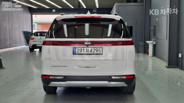 Kia Carnival 2021 KNANC81BBMS083440 — 4
