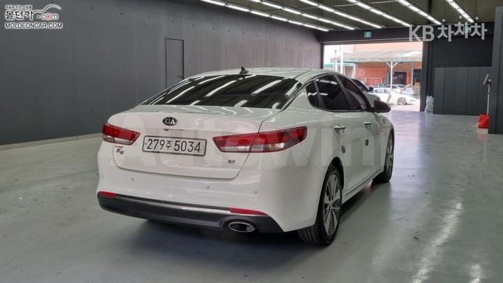 Kia K5 2016 KNAGT411BGA018014 — 2