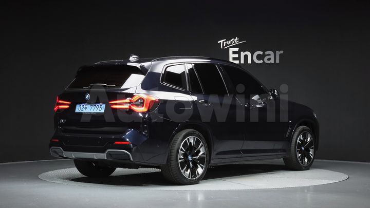 BMW iX3