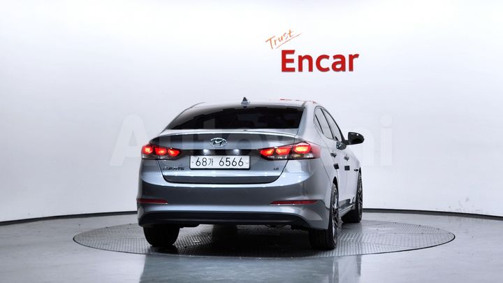 Hyundai Avante 2018 — 4