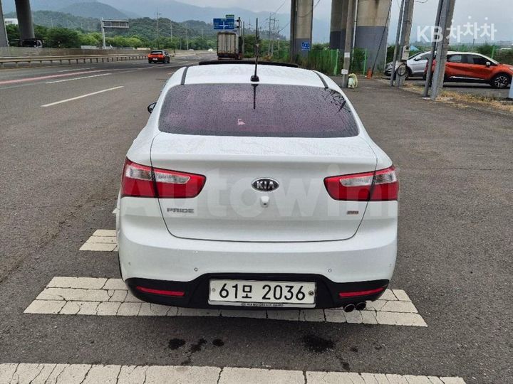 Kia Pride 2013 — 3