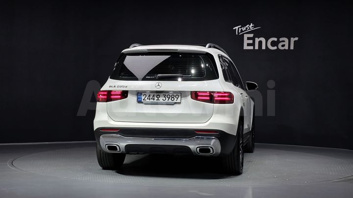 Mercedes Benz GLB Class 2024 — 4