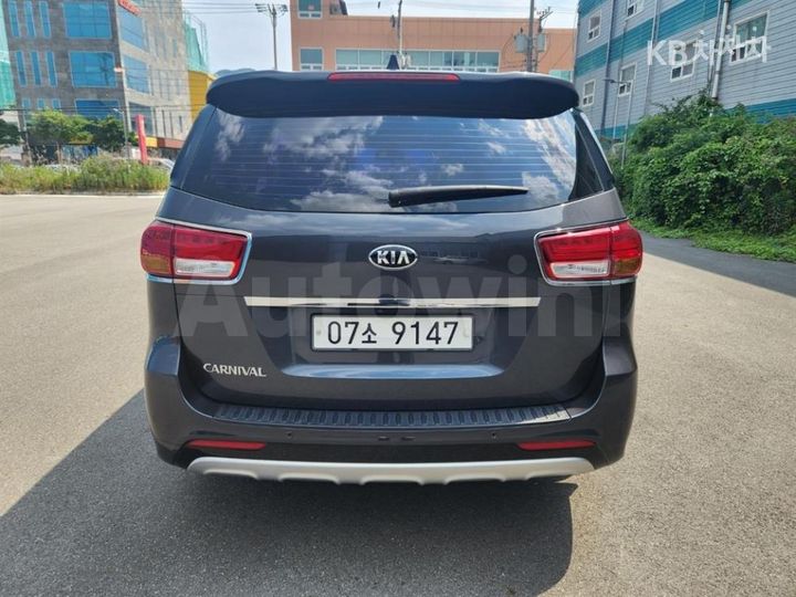 Kia Carnival 2018 — 2