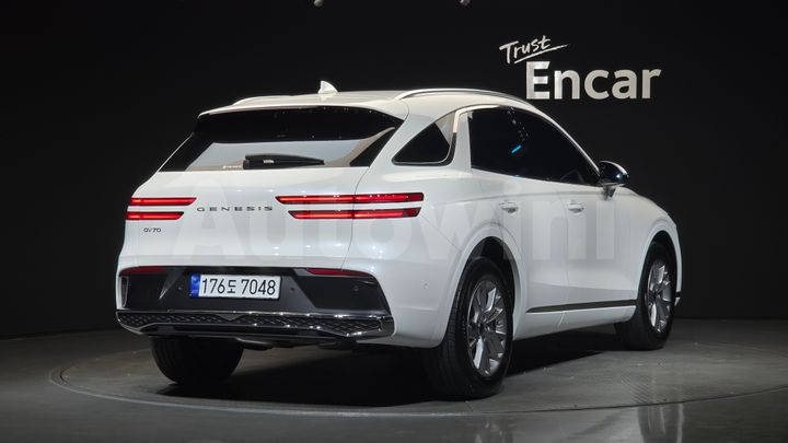 Genesis GV70 2025 — 2