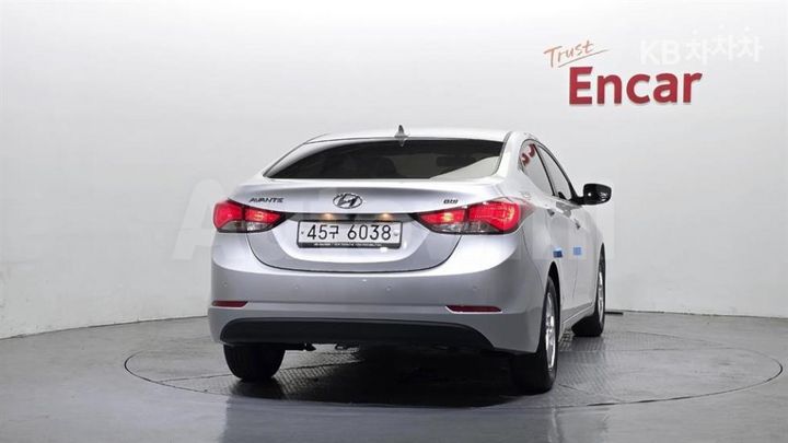 Hyundai Avante 2015 — 4