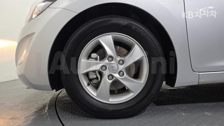 Hyundai Avante 2015 — 5