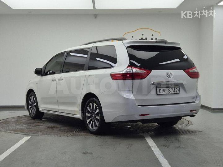 Toyota Sienna 2018 5TDDZ3DC9JS190490 — 3