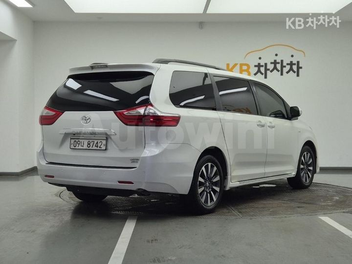 Toyota Sienna 2018 5TDDZ3DC9JS190490 — 4