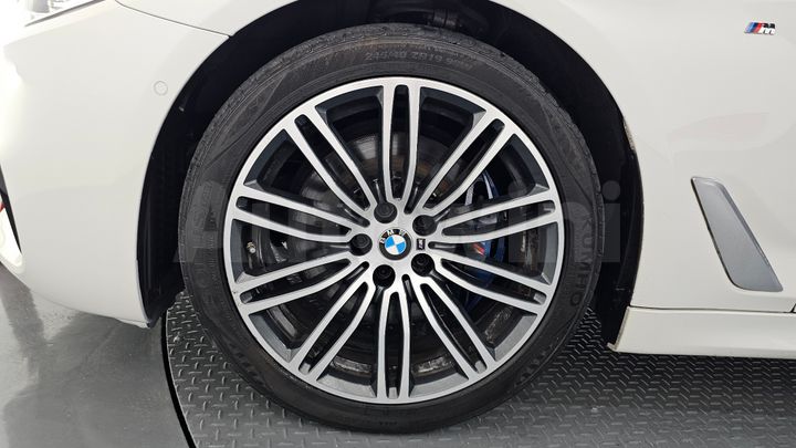 BMW 5 Series 2020 — 5