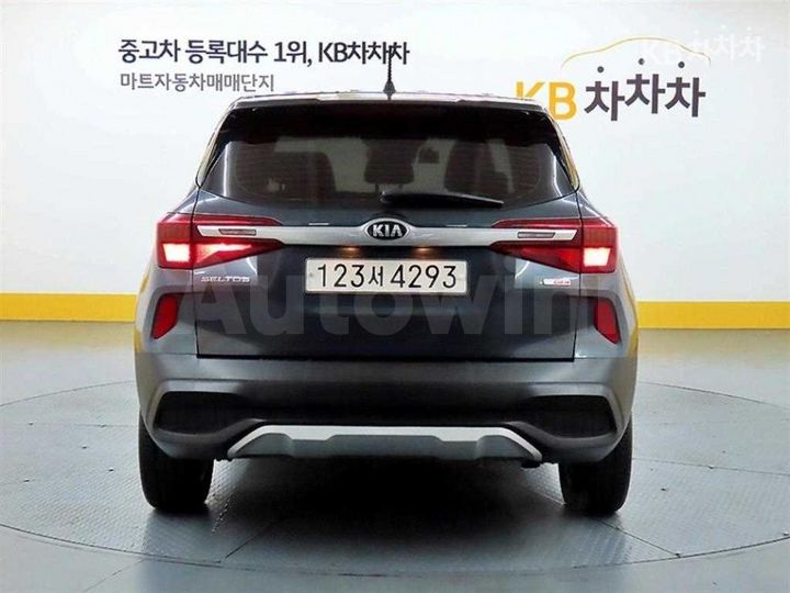 Kia Seltos 2020 KNAEP812GLK028751 — 3