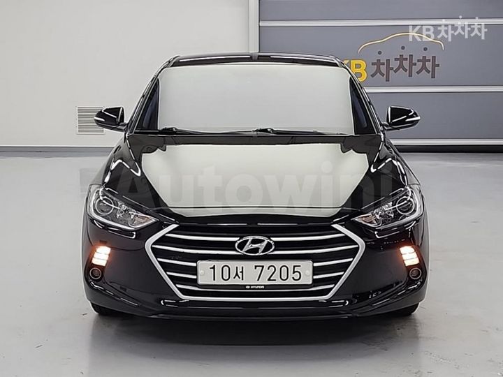 Hyundai Avante 2018 KMHD741DBJU694902 — 2