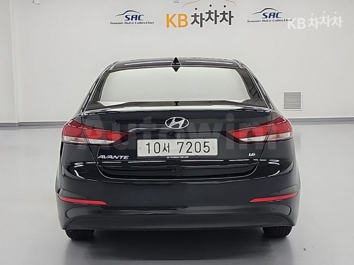 Hyundai Avante 2018 KMHD741DBJU694902 — 3