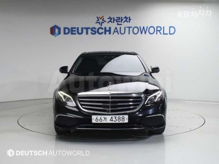 Mercedes-Benz E Class 2018 WDDZF6GB9JA391893 — 3