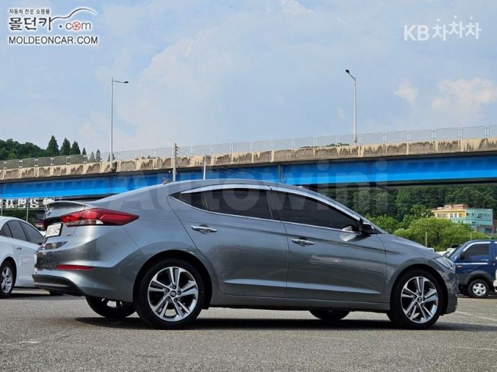 Hyundai Avante 2016 — 2