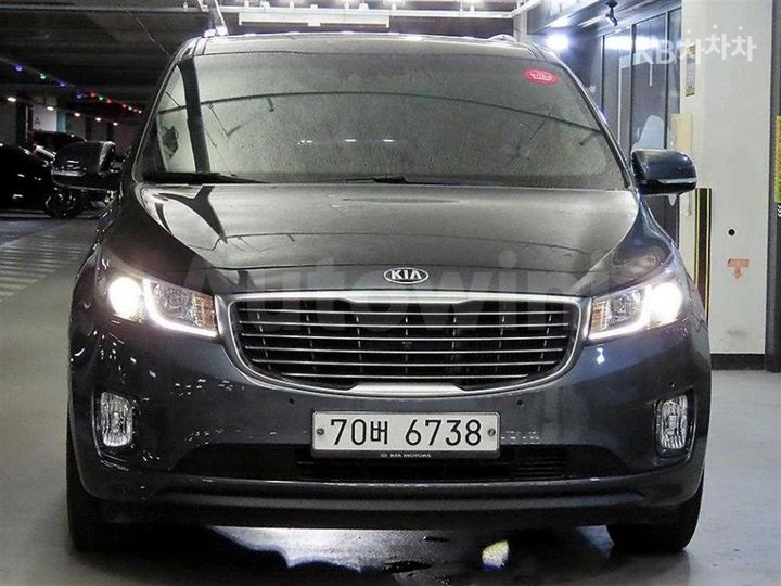 Kia Carnival 2018 KNHMF37ABJS395969 — 2