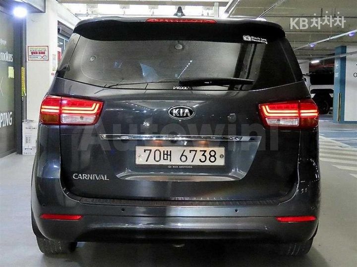 Kia Carnival 2018 KNHMF37ABJS395969 — 5