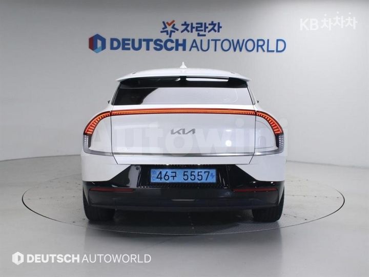 Kia EV6 2022 KNAC381AFNA054103 — 4