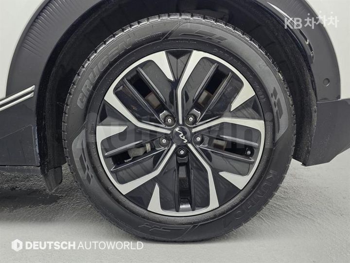 Kia EV6 2022 KNAC381AFNA054103 — 5
