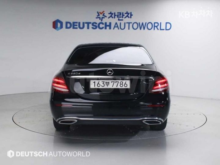 Mercedes-Benz E Class 2019 WDDZF0EB7KA627300 — 4