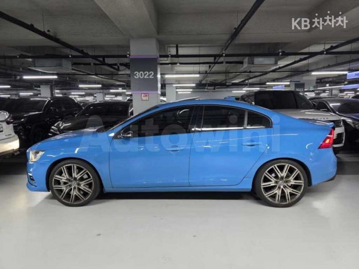 Volvo S60 2017 YV1FSA0MCH2432823 — 4