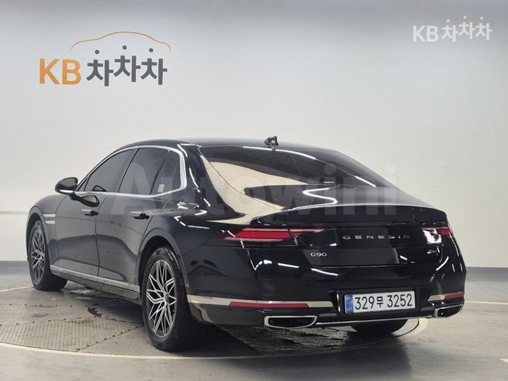 Genesis G90 2022 KMTFA41DDNU007208 — 2