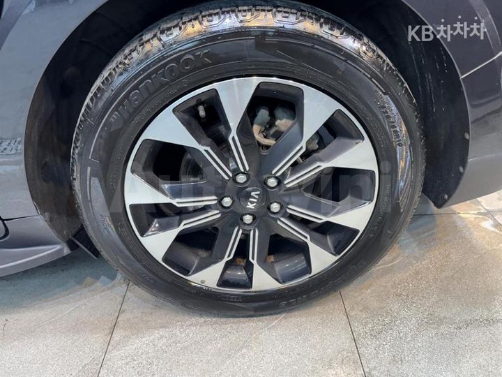 Kia Carnival 2021 KNANE81BBMS052240 — 4